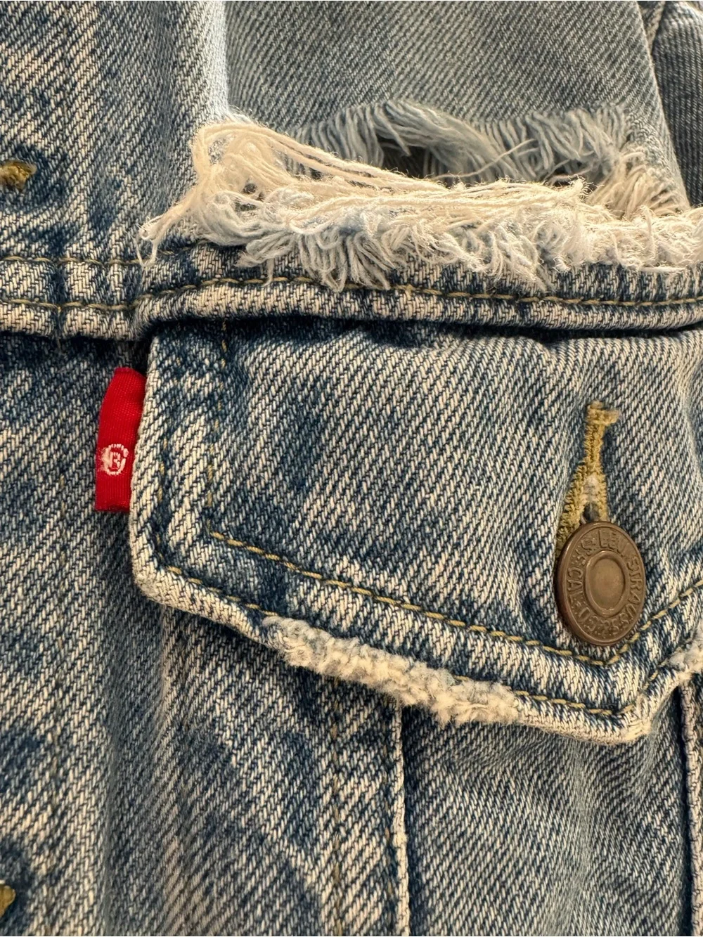 Levi’s Ex-Boyfriend Trucker Jacket Distressed Denim Large Light Wash